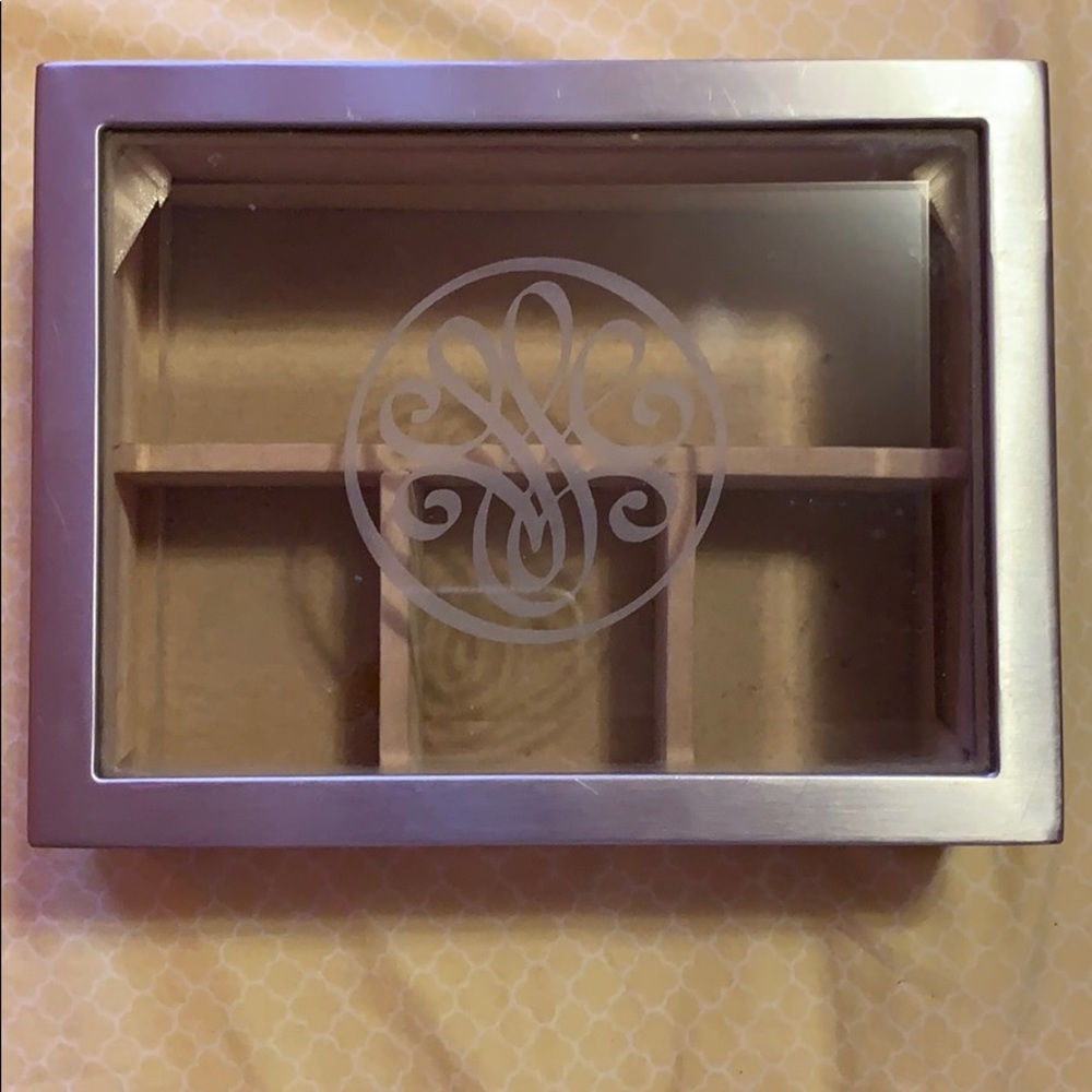 Jewelry box